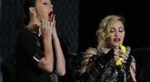 Madonna mokė Katy Perry elgtis su bananu (nuotr. Vida Press)