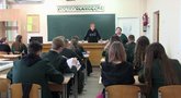 Radviliškio gimnazijoje – tuberkuliozės protrūkis: atvira forma susirgo jau trys abiturientai (nuotr. stop kadras)