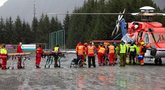 Norvegų gelbėtojai per audrą sraigtasparniais evakuoja žmones iš kruizinio laivo (nuotr. SCANPIX)
