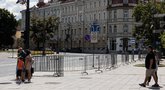 Vilniaus senamiestis „užsidaro“: dėl NATO viršūnių susitikimo užtveriamos gatvės, įrengiami papildomi ženklai (Paulius Peleckis/ BNS nuotr.)