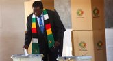 JAV smerkia „sisteminį šališkumą“ prieš opoziciją Zimbabvės rinkimuose (nuotr. SCANPIX)