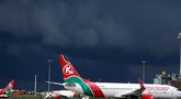 Migrantas iškrito iš oro bendrovės „Kenya Airways“ lėktuvo. (nuotr. SCANPIX)