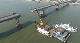 Pietų Kinijoje krovininiam laivui įsirėžus į tiltą žuvo penki žmonės (nuotr. SCANPIX)