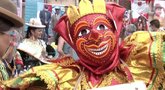 Bolivijoje atgimė tradicinis karnavalas: mieste – tikra muzikos, šokių ir spalvų fiesta (nuotr. stop kadras)