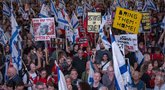 Tūkstančiai žmonių Tel Avive reikalavo išlaisvinti įkaitus (nuotr. SCANPIX)
