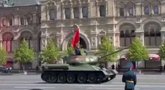 Karinio parado Maskvoje metu „pražygiavo“ vos vienas tankas – senolis T-34 (nuotr. Telegram)