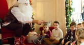 Kauno Kalėdų senelis pasipuošė dizainerės sukurtu kostiumu (nuotr. asm. archyvo)