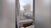 Irpinės gyventojai pasibaisėję: nufilmavo, kaip Rusijos raketos negailestingai suniokojo daugiabutį (nuotr. stop kadras)