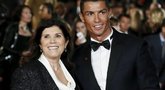 Cristiano Ronaldo ir mama (nuotr. SCANPIX)