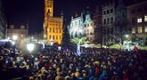 Tūkstančiai žmonių Lenkijoje išėjo į gatves gedėti (nuotr. SCANPIX)