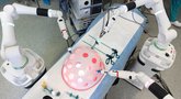 Santaros klinikose – neeilinė operacija: persodinti vyro inkstą žmonai padėjo robotas BNS Foto