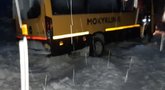 Rokiškio rajone įklimpo mokyklinis autobusas (nuotr. skaitytojo)