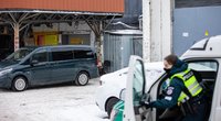 Mergaitės paieška: policija laužiasi į garažus (Teodoras Biliūnas/ BNS nuotr.)