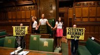Aplinkosaugos aktyvistai surengė protesto akciją JK parlamente (nuotr. SCANPIX)