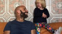 Luca Trapanese (41) iš Neapolio, Italijos, savo dukrą Albą įsivaikino, kai jai tebuvo 13 dienų  (nuotr. Instagram)