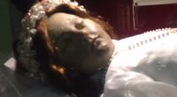 Pasišiauš oda: mumija vaizdo įraše pramerkė akis (nuotr. YouTube)