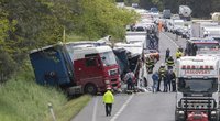 Slovakijoje susidūrus autobusui ir sunkvežimiui žuvo vienas žmogus, dešimtys sužeisti (nuotr. SCANPIX)