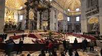 Velionis popiežius emeritas Benediktas XVI pašarvotas Vatikane (nuotr. SCANPIX)