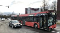 Vilniuje nevaldomas autobusas lėkė į stotelėje laukiančius žmones, vienos moters būklė – itin sunki (nuotr. TV3)