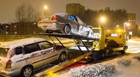 Pavojingą naktį Vilniuje siautėjo girti vairuotojai: jaunuolių pilnas BMW taranavo stulpa ir virto  