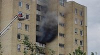 Mirtinas gaisras Šiaulių daugiabutyje: 2 žmonės žuvo, iš 9 aukšto iškritusi moteris – reanimacijoje (nuotr. skaitytojo)
