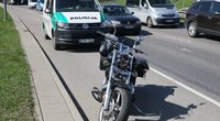 Gariūnų gatvėje į „Volvo“ atsitrenkė motociklas (nuotr. Broniaus Jablonsko)