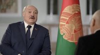 Lukašenka pareiškė, kad iki metų pabaigos pabandys atsikratyti Baltarusiją užplūdusiais migrantais (nuotr. stop kadras)