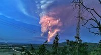 Filipinuose išsiveržęs ugnikalnis lieja lavą ir spjaudo pelenus (nuotr. SCANPIX)