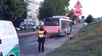 Vilniuje Pramonės gatvėje po autobuso ratais pateko moteris (nuotr. Broniaus Jablonsko)