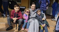 Angelina Jolie lankosi Ukrainoje: atvyko padėti karo siaubiamai šaliai (nuotr. SCANPIX)