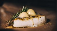 Nepelnytai pamirštas tradicinis lietuviškas patiekalas be jokios mėsos ir bulvių: tobulas kepto sūrio receptas (nuotr. La maistas)  