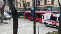 Kauno centre sustojo eismas: pranešama apie incidentą autobuse Nuotr. Kas vyksta Kaune/ skaitytojo inf.