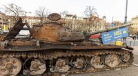 Vilniuje dažais išpaišytas eksponuojamas rusų tankas (Irmantas Gelūnas/ BNS nuotr.)