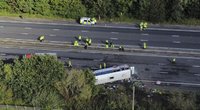 Tragedija Anglijoje: apvirto vaikus vežęs autobusas, žuvo 14-metė ir vairuotojas (nuotr. SCANPIX)