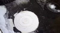 Ledo diskai-skrituliai-blynai-ratai (nuotr. stop kadras iš Juliaus Morkūno vaizdo įrašo)  