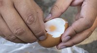 Kiaušinių lupimas (nuotr. 123rf.com)