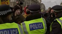 Angliją drebina protestai (nuotr. stop kadras)