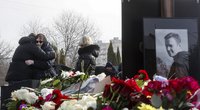 Navalno ir jo žmonos motinos aplankė kapą kitą dieną po laidotuvių (nuotr. SCANPIX)