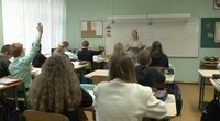 Lietuvoje masiškai trūksta mokytojų: „Vidutiniškai mokytojas uždirba apie 900 eurų“ (nuotr. stop kadras)