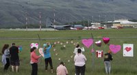 Kanadoje sudužus karinių oro pajėgų akrobatinio skraidymo trupės lėktuvui žuvo pilotė (nuotr. SCANPIX)
