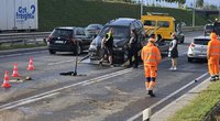 Nuo kelio nulėkęs BMW vairuotojas policijai pats prisidavė policijai (nuotr. TV3)