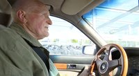 Senjorai piktinasi dabartine sveikatos tikrinimo tvarka vyresniems vairuotojams: „Gėdos kelyje nedarau“ (nuotr. stop kadras)
