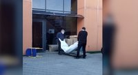 Aiškėja daugiau detalių apie tragediją Kaune, kai nuomotame bute rado du lavonus (nuotr. stop kadras)
