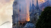 Ugnis naikina Paryžiaus katedrą (nuotr. SCANPIX)