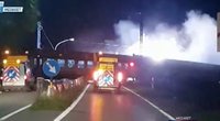 Paviešino vaizdo įrašą, kaip traukinys Italijoje rėžėsi į lietuvio sunkvežimį  
