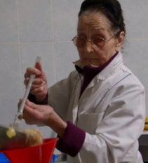 Kretingos valgykloje savanoriaujanti 91-erių Apolonija papasakoja, kas jai duoda energijos