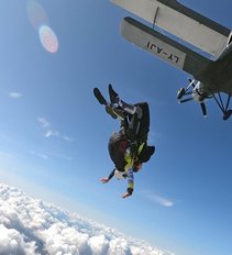 45 metus su parašiutu šokinėjantis Alvydas – traumų ir žūčių padaugėjo: „Drąsa turi nepersipinti su kvailumu“