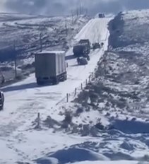 Pietų Amerikoje iškrito sniegas: ant užpustyto kelio gyventojai strigo penkioms valandoms 