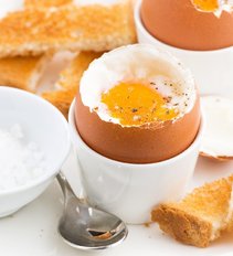 Mitybos specialistė paaiškino, kodėl pusryčiams netinka kiaušiniai ar varškė