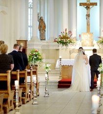 Bažnytinę santuoką nutraukti panorusi moteris apstulbo išvydusi sumą: nematau reikalo tiek šelpti kunigus